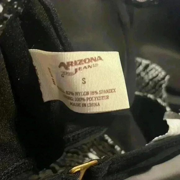 Black and White Bikini - Picture 4 of 4